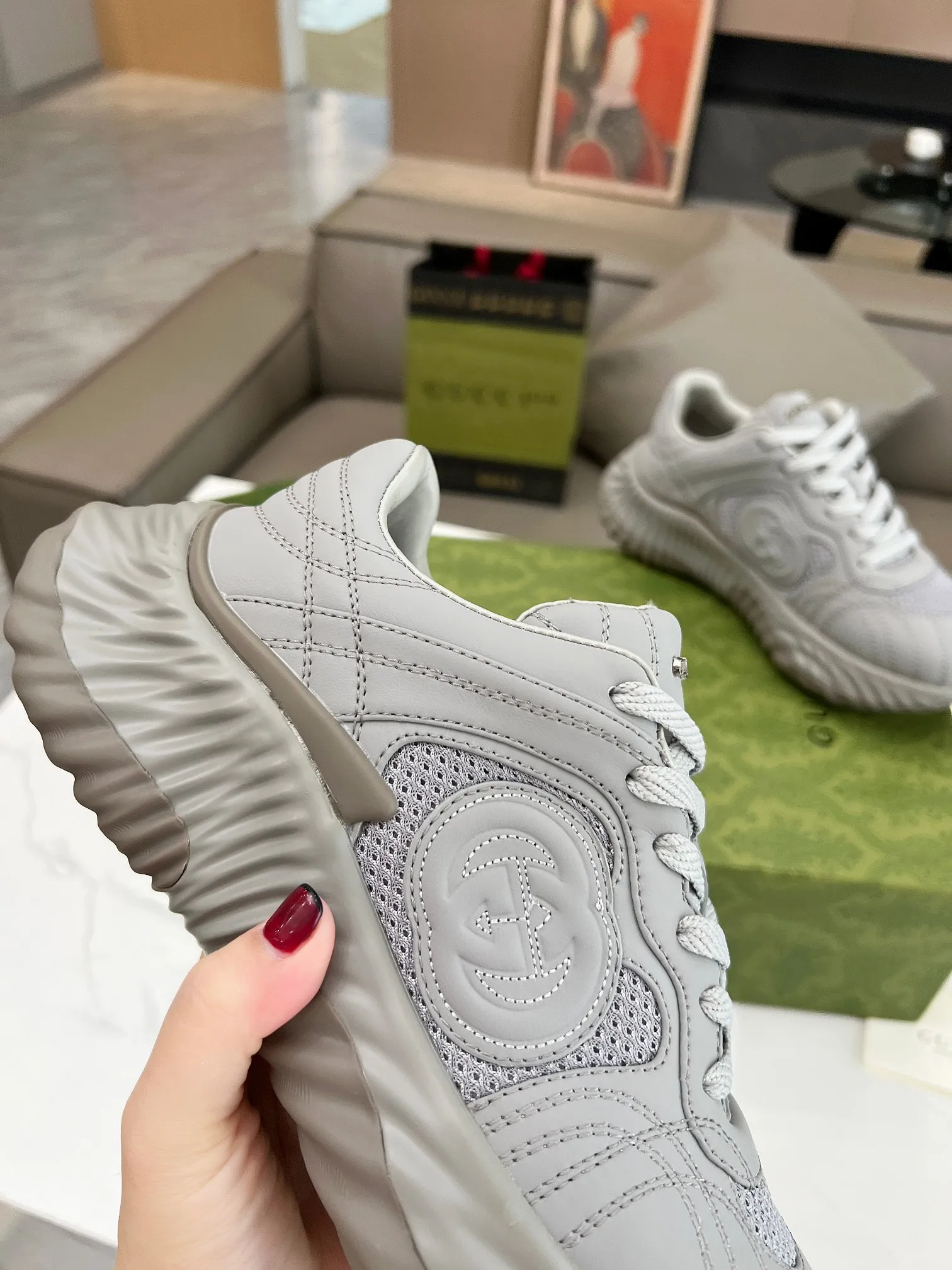 Men's men's shoes 💰780 Top version 🔝Original purchase and development [Love] This new sneaker adopts a thick-soled design, with stitched sheepskin upper and breathable mesh. Show full sense of technology. The 3D effect interlocking double G leather patch and Gucci letter metal accessories, two brand logo details, inject a dazzling texture into the overall design. The details are more substantial! ...